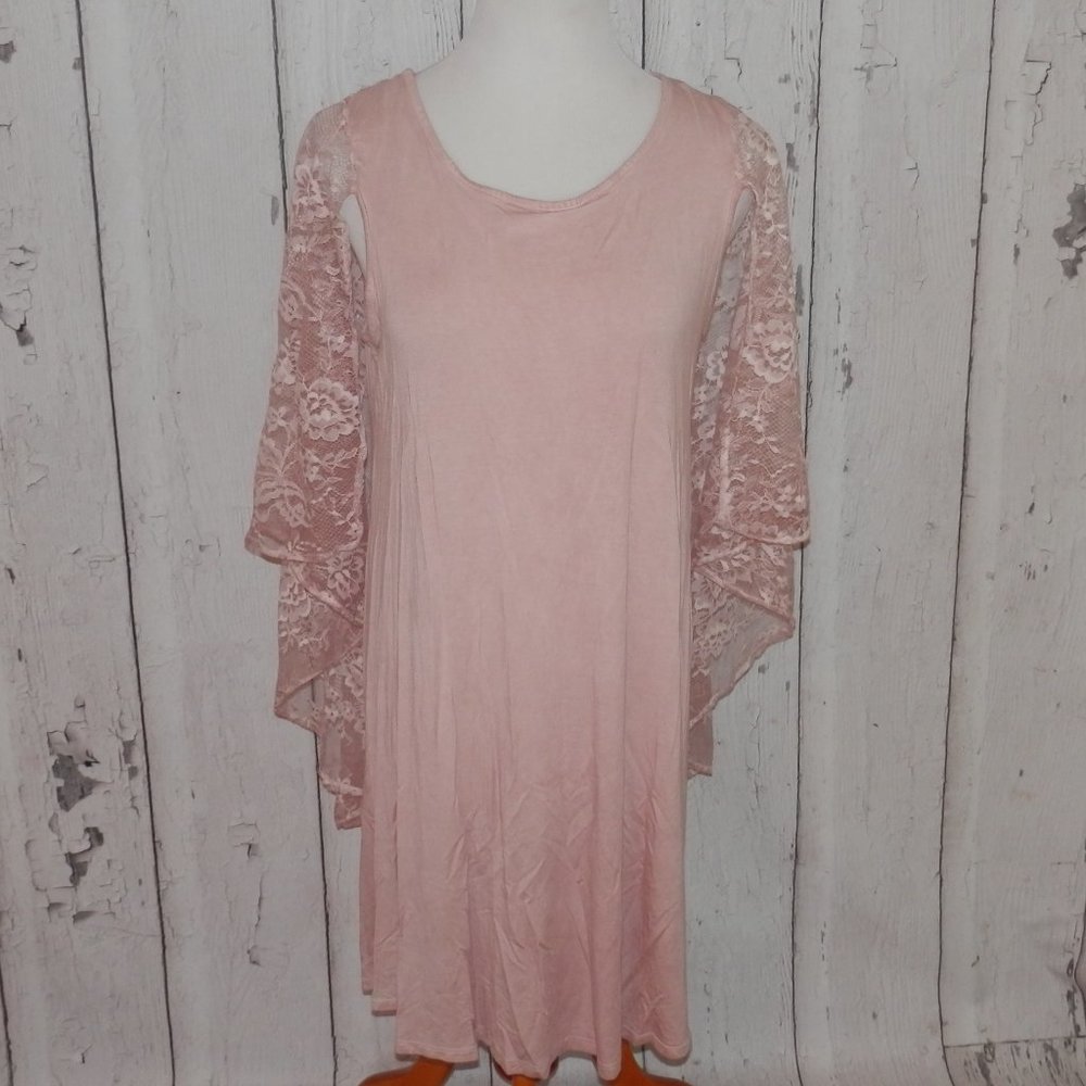 Andree by UNIT Women's Large Light Pink Lace Attached Cape Casual Dress 3560